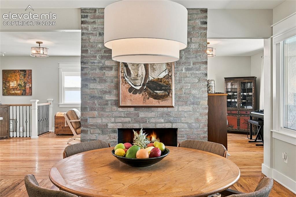 Image 6 of 50: Dining Area