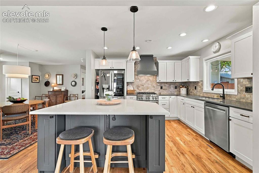 Image 9 of 50: Kitchen
