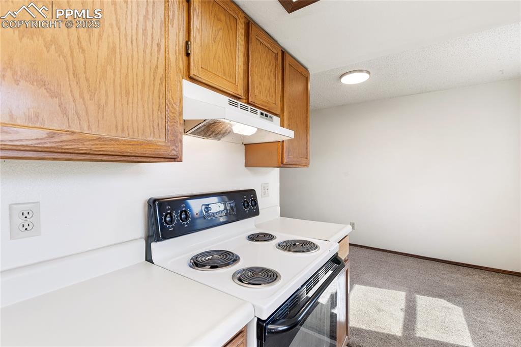 Image 18 of 32: Main level kitchen and dining room area