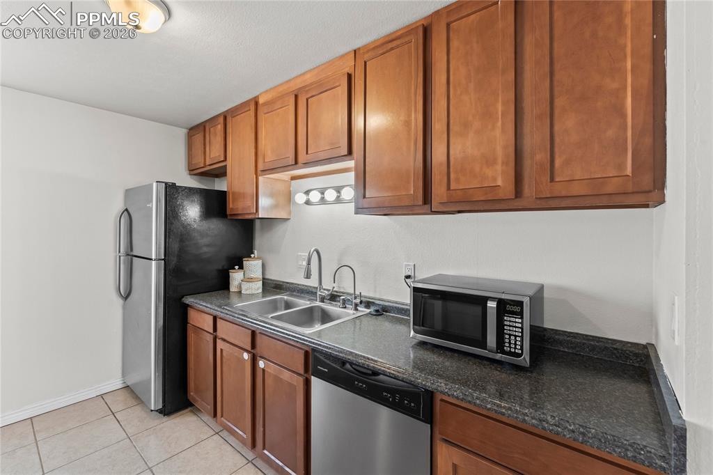 Image 11 of 36: Kitchen