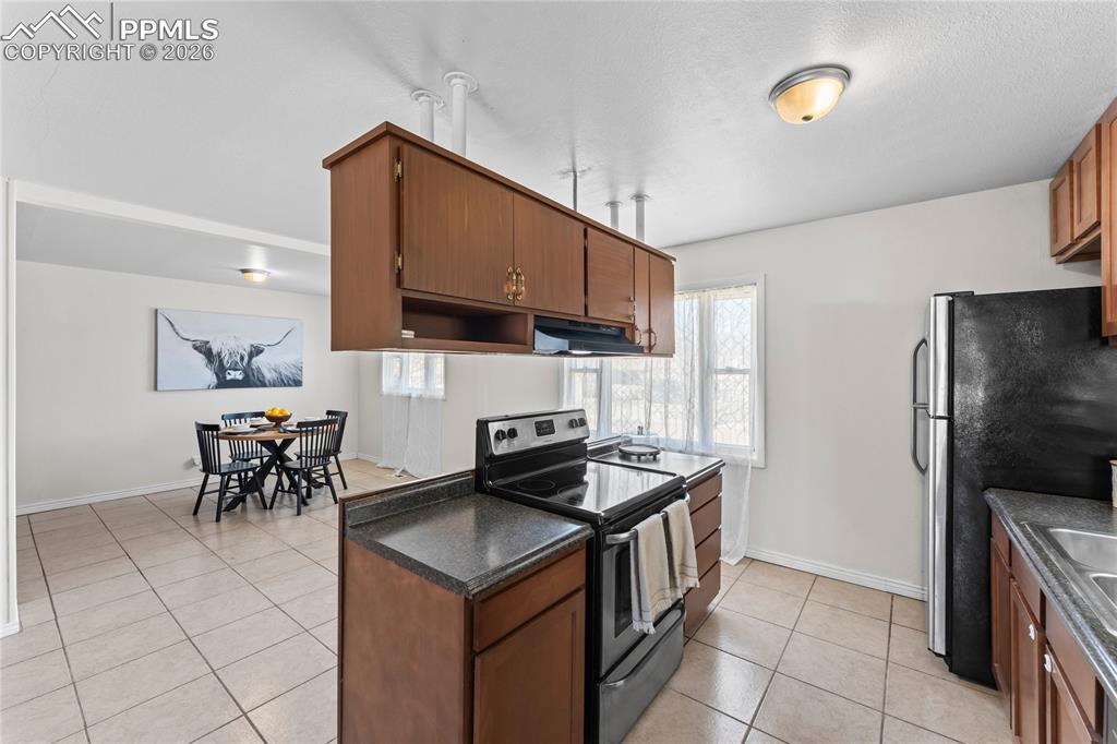 Image 12 of 36: Kitchen