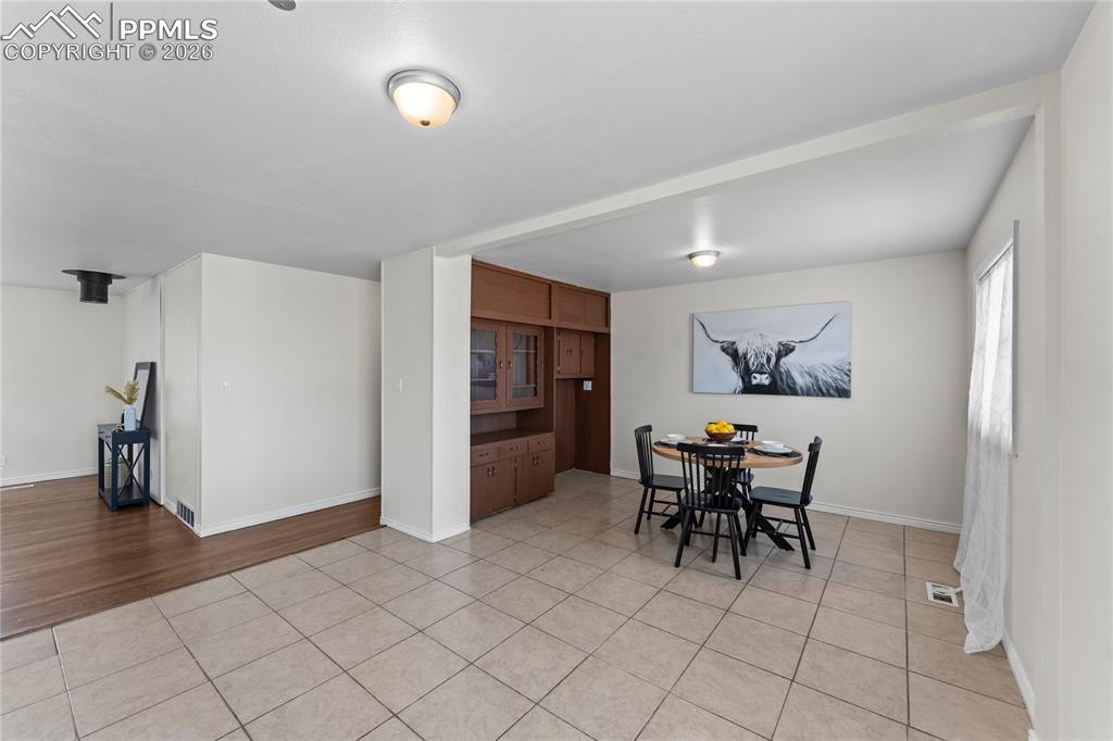 Image 13 of 36: Dining Area