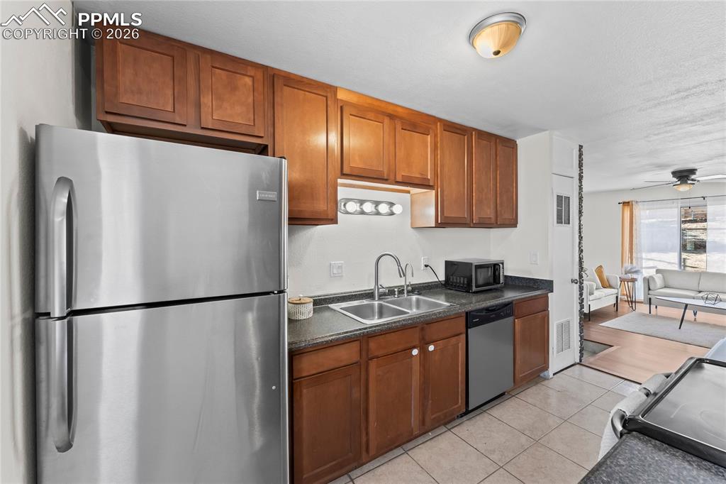 Image 14 of 36: Kitchen