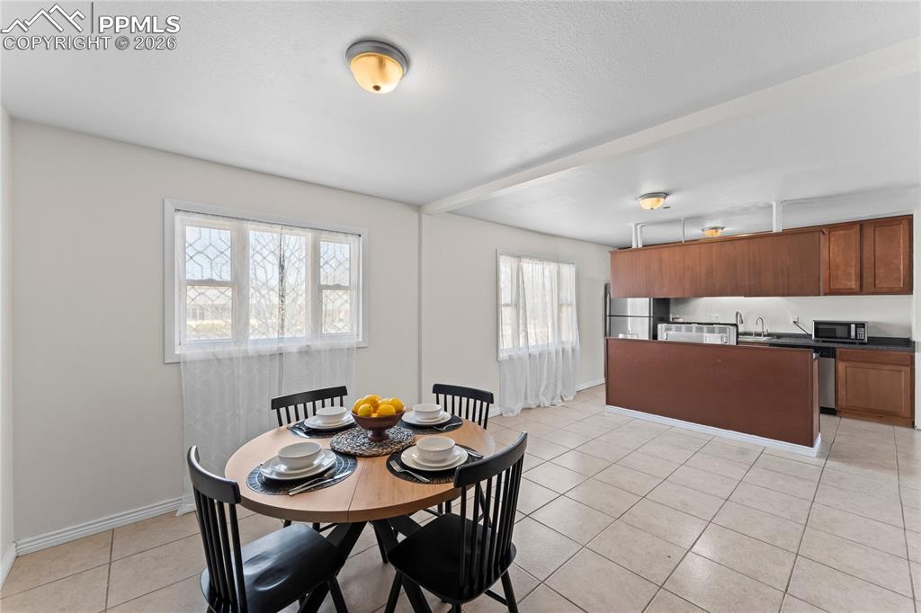 Image 17 of 36: Dining Area