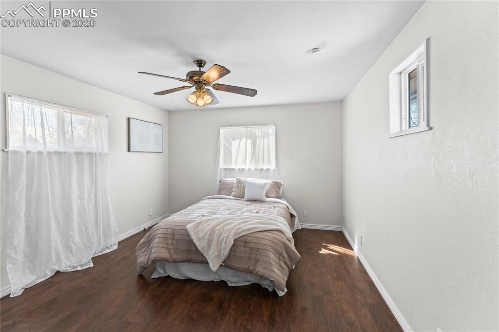 Image 28 of 36: Bedroom