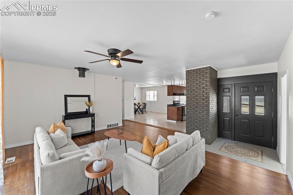 Image 6 of 36: Living Room