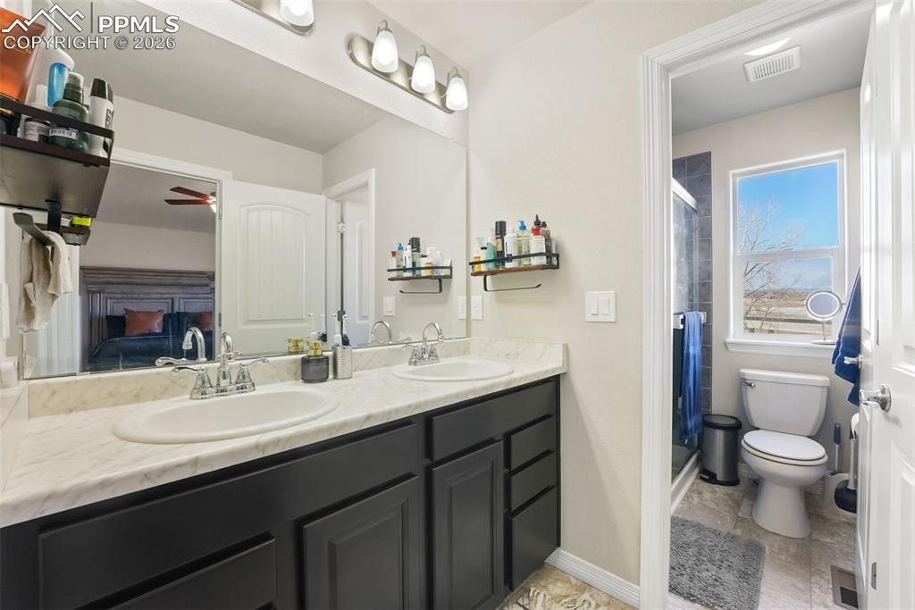 Image 16 of 35: Bathroom