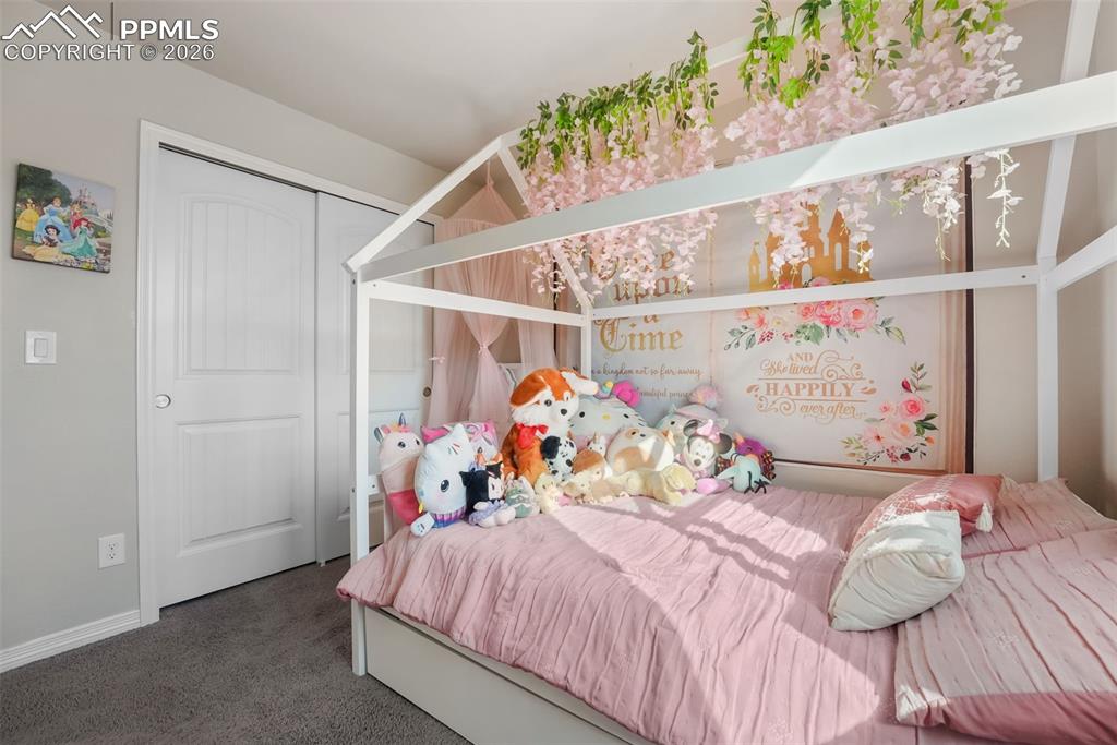 Image 18 of 35: Bedroom