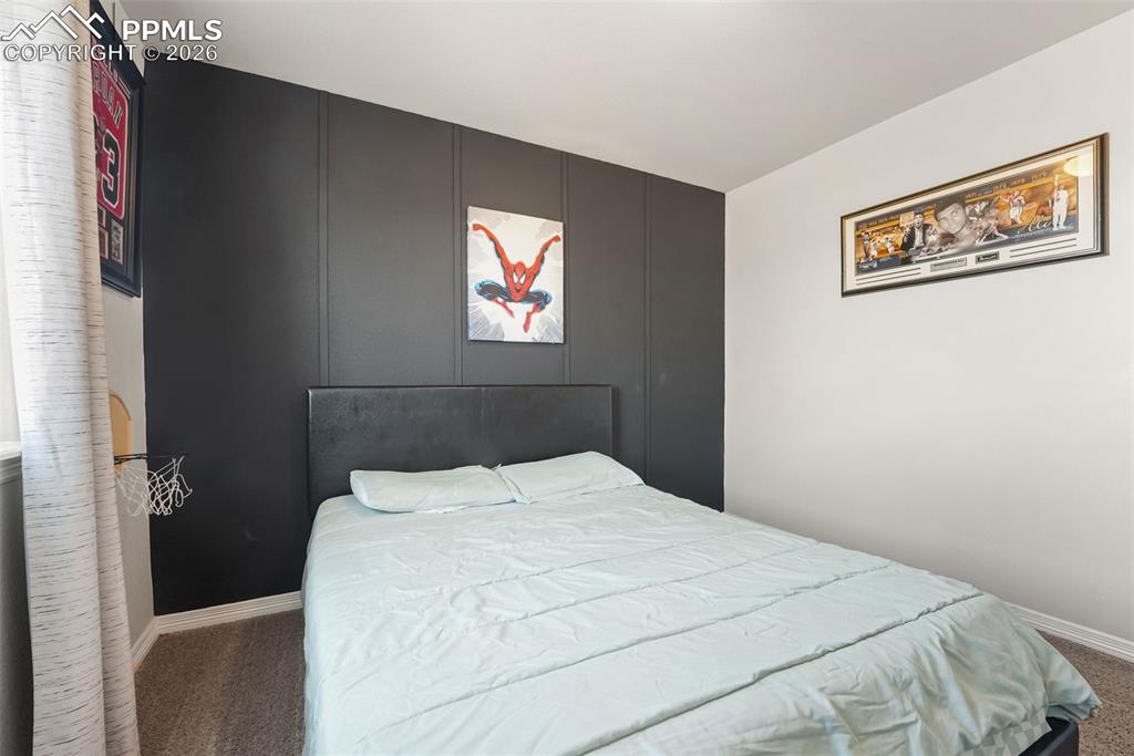 Image 20 of 35: Bedroom