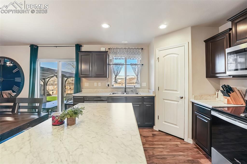 Image 7 of 35: Kitchen