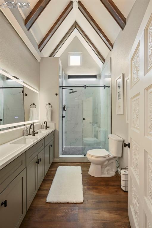 Image 14 of 45: Bathroom