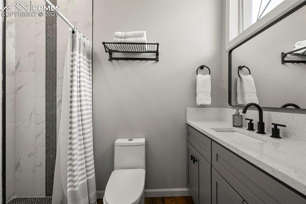 Image 16 of 45: Bathroom