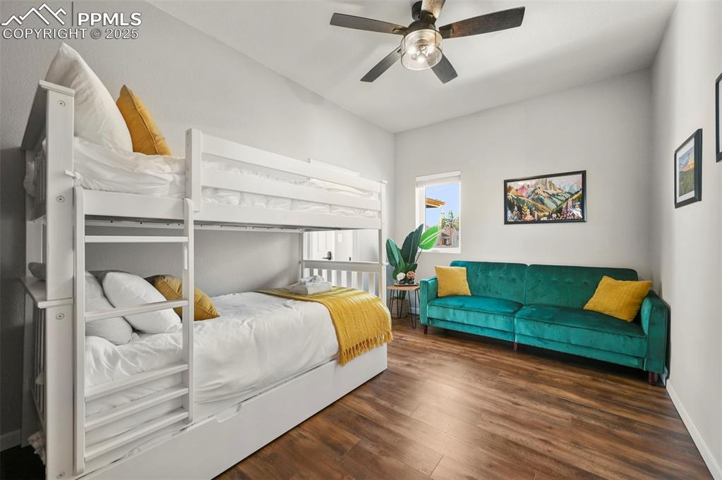 Image 18 of 45: Bedroom