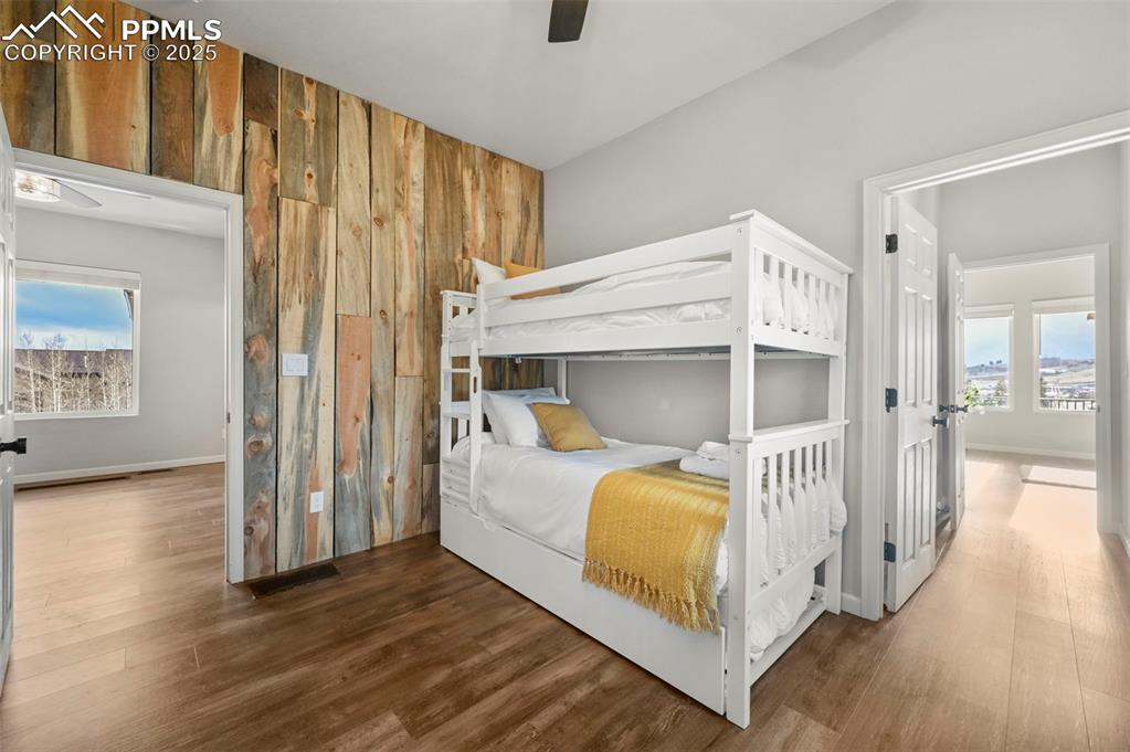 Image 19 of 45: Bedroom