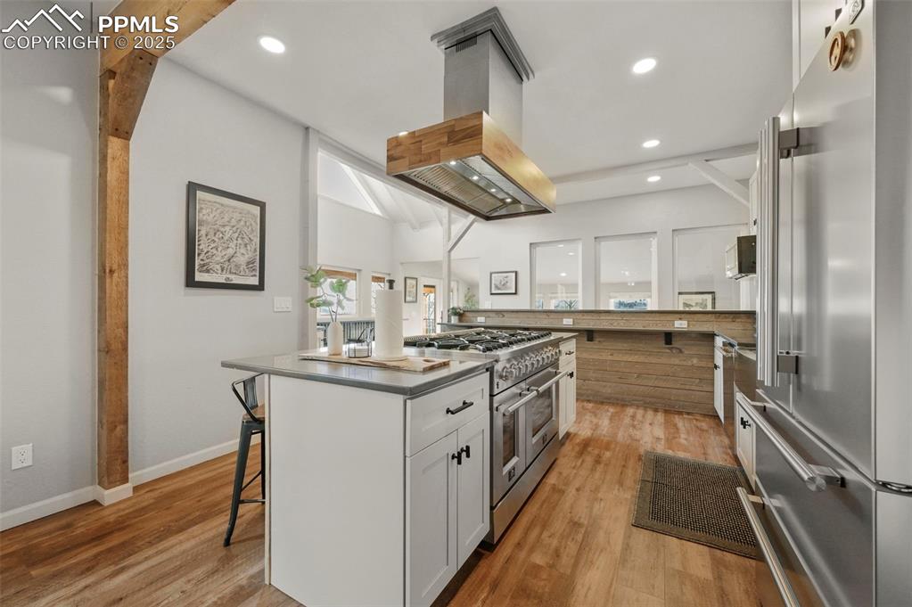 Image 25 of 45: Kitchen