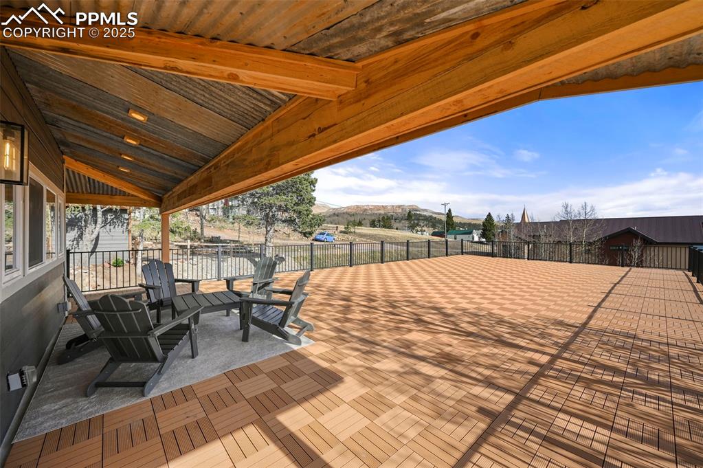 Image 32 of 45: Deck