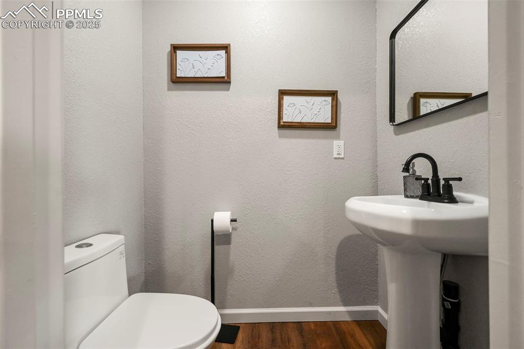 Image 33 of 45: Bathroom