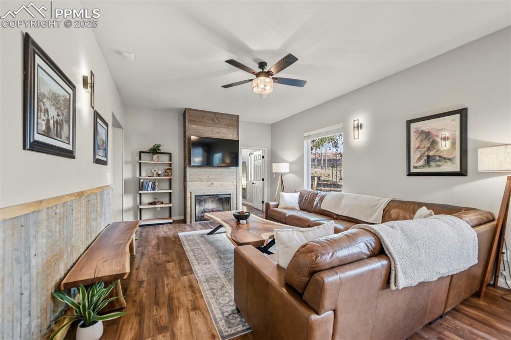 Image 9 of 45: Living Room