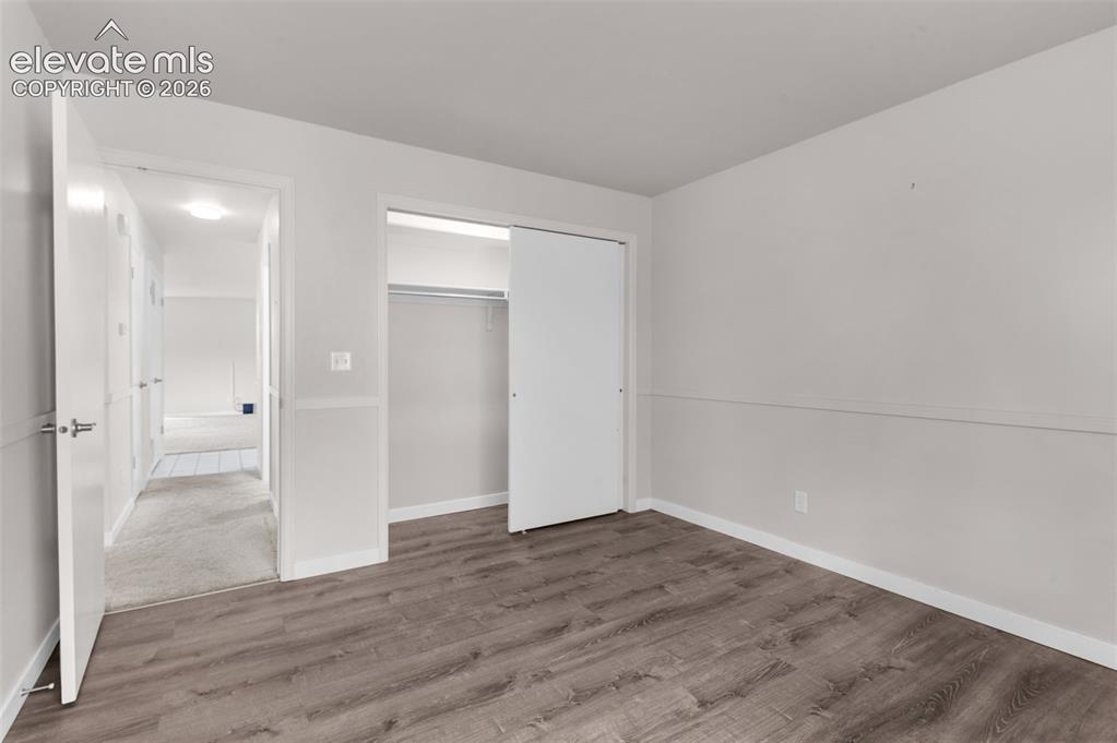 Image 14 of 27: Bedroom
