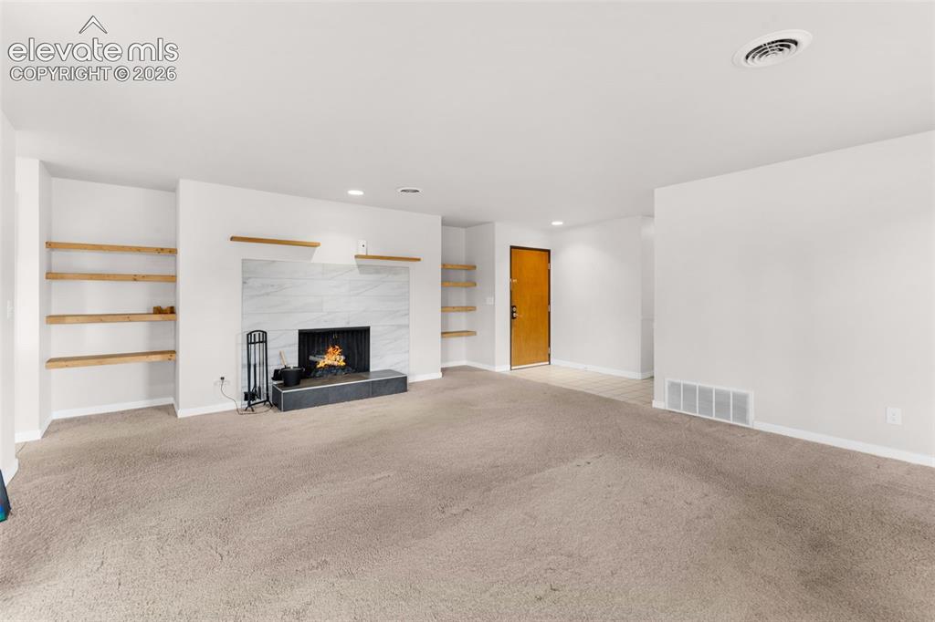 Image 3 of 27: Living Room
