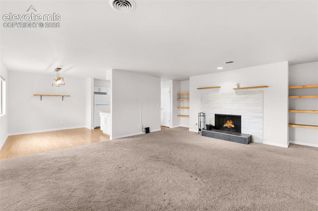 Image 4 of 27: Living Room