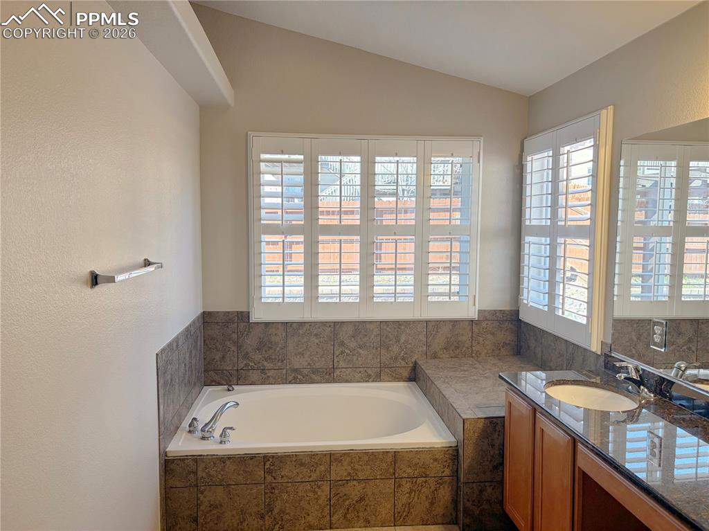 Image 13 of 47: Bathroom