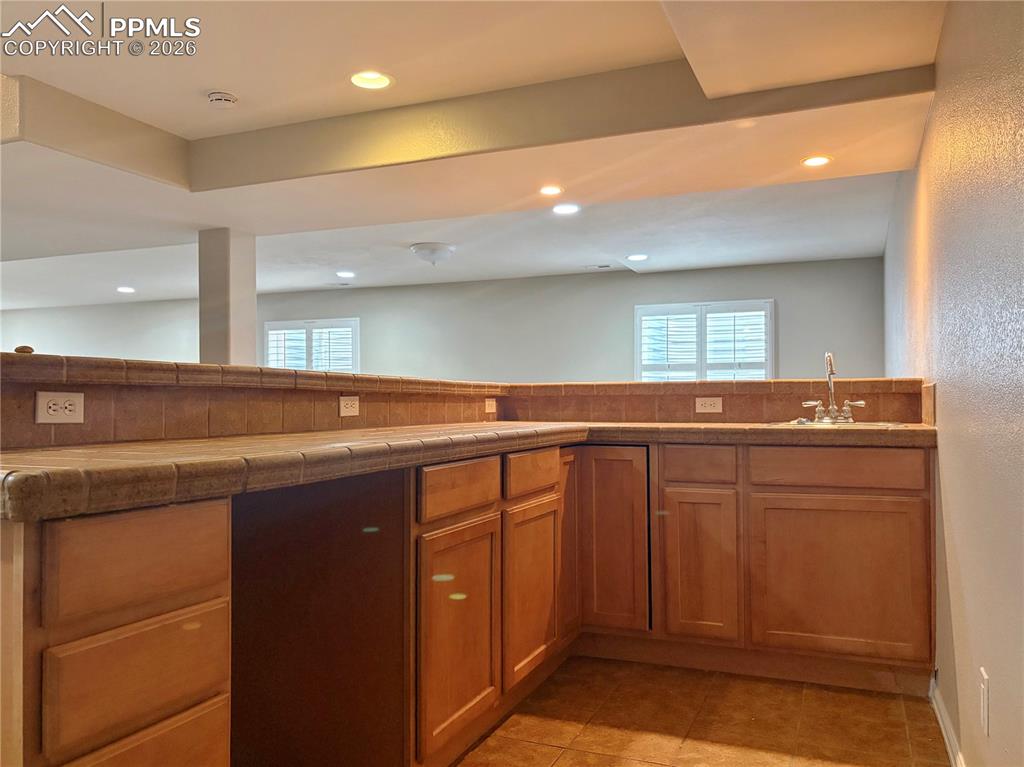 Image 18 of 47: Kitchen