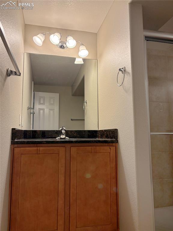 Image 20 of 47: Bathroom