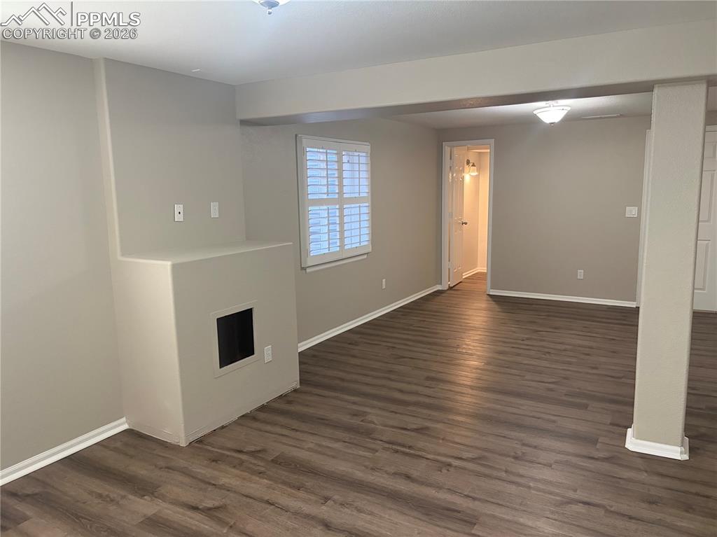 Image 33 of 47: Living Room