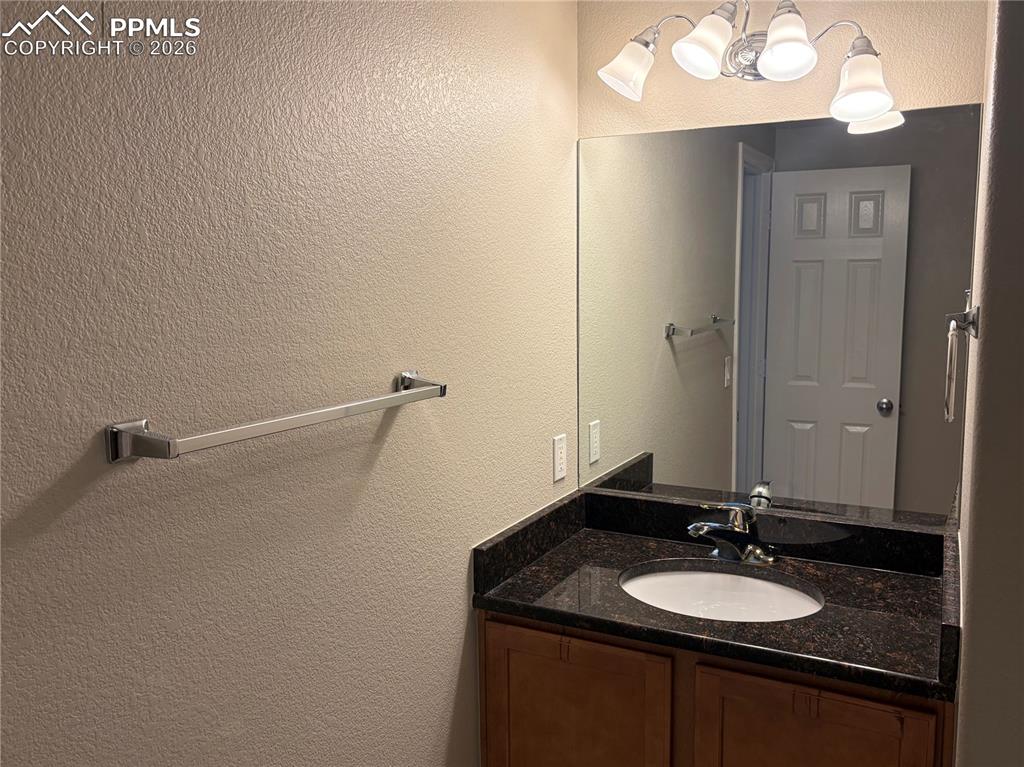 Image 37 of 47: Bathroom