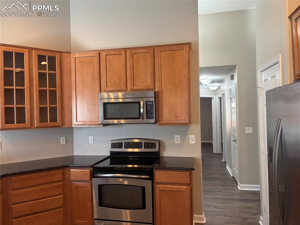 Image 7 of 47: Kitchen