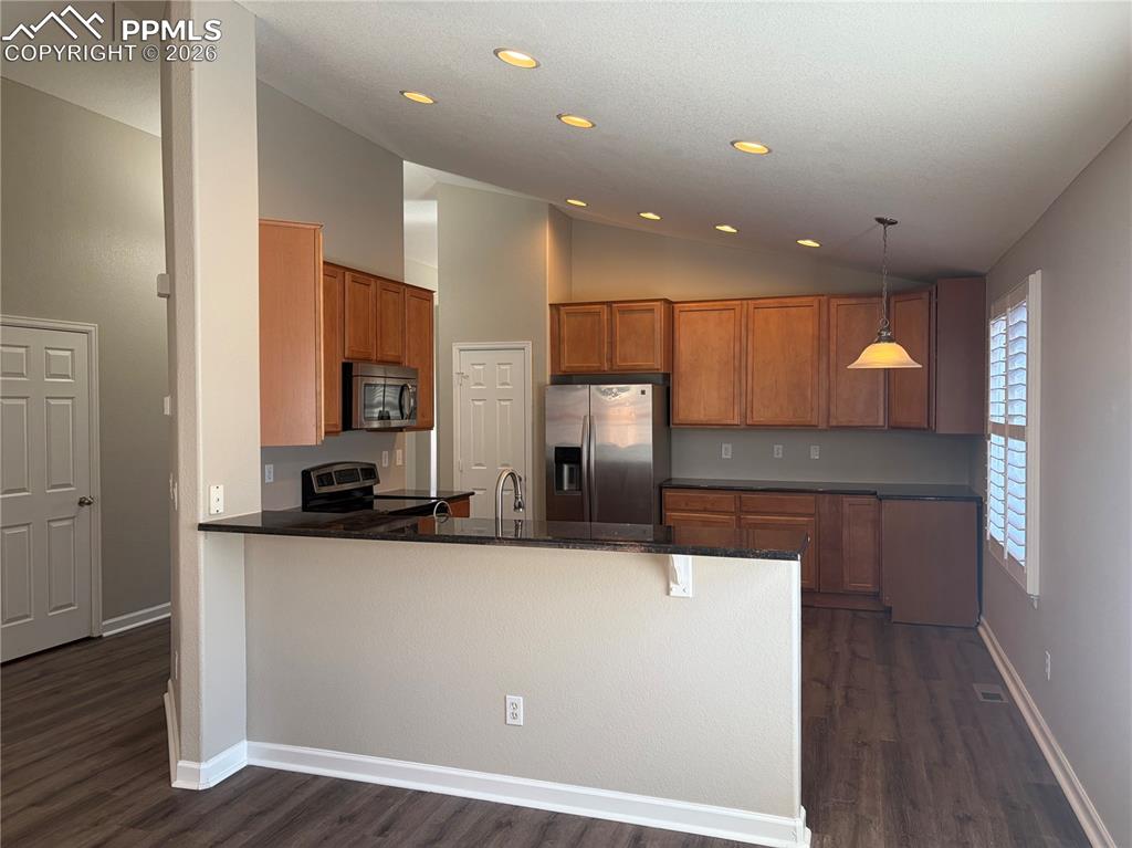 Image 9 of 47: Kitchen