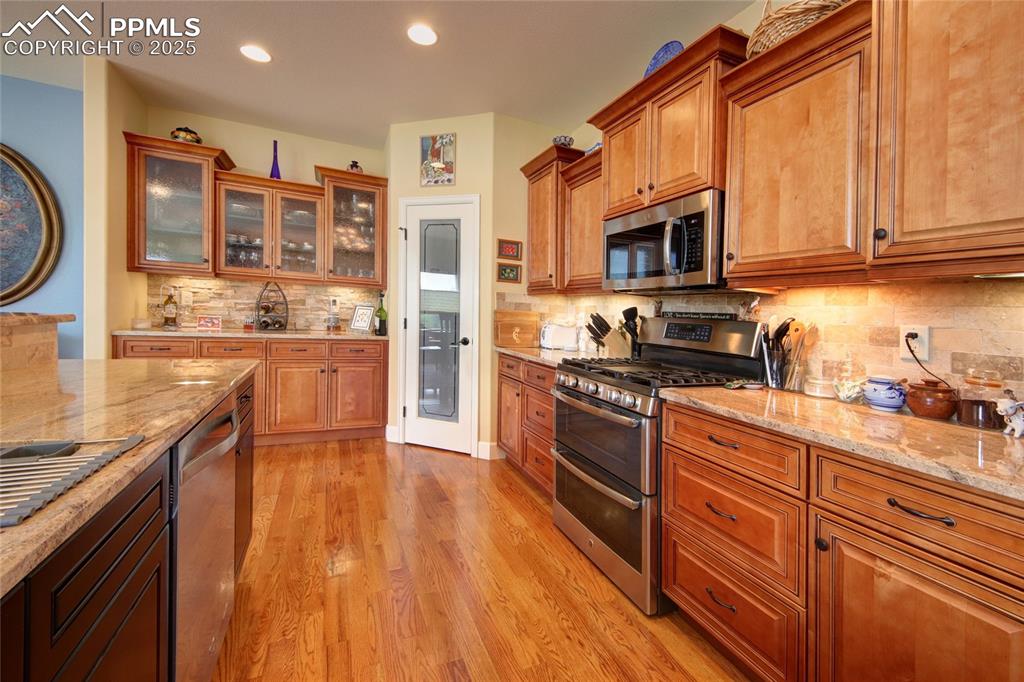 Image 12 of 36: Kitchen