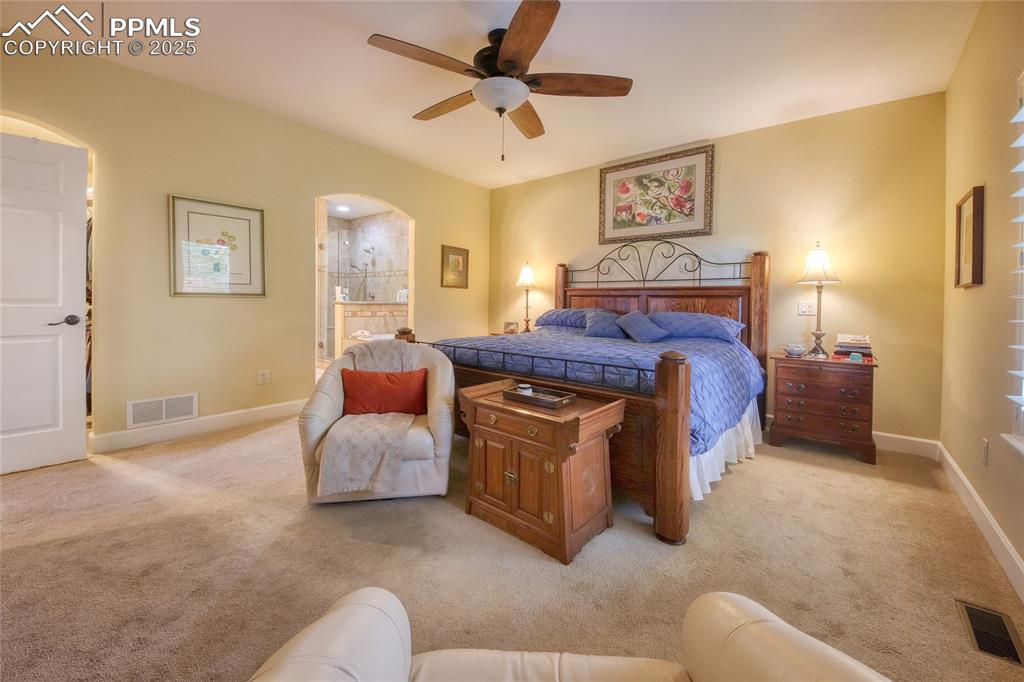 Image 16 of 36: Bedroom