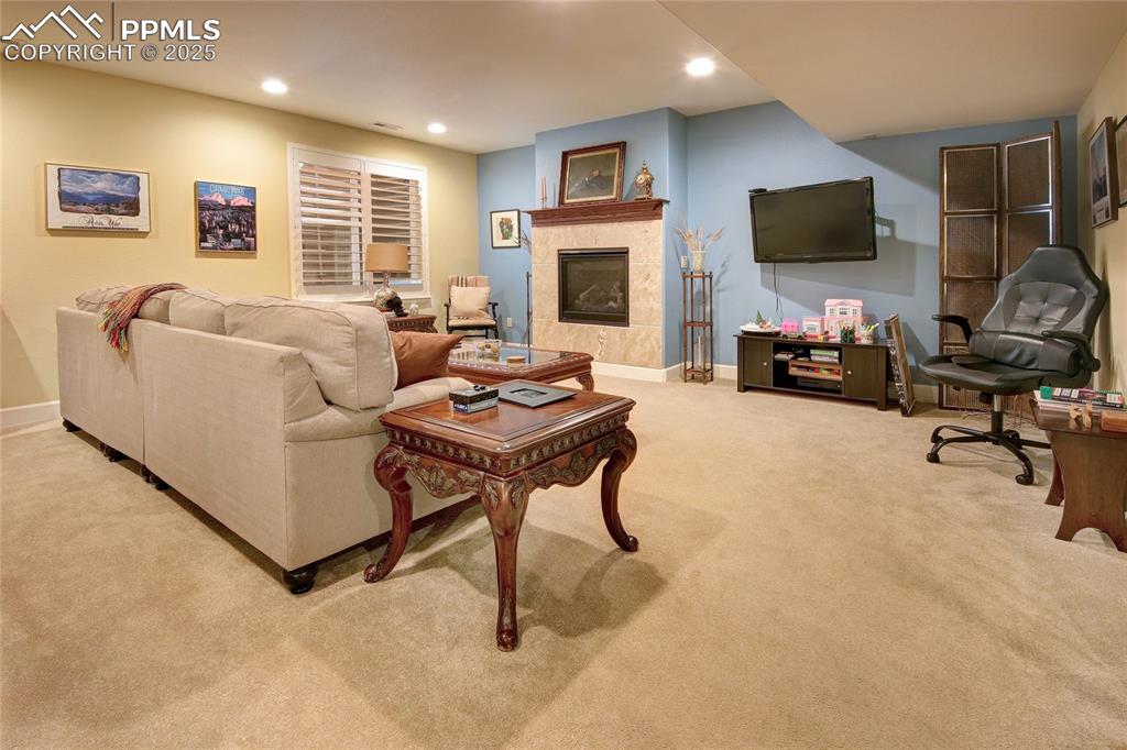 Image 25 of 36: Family Room