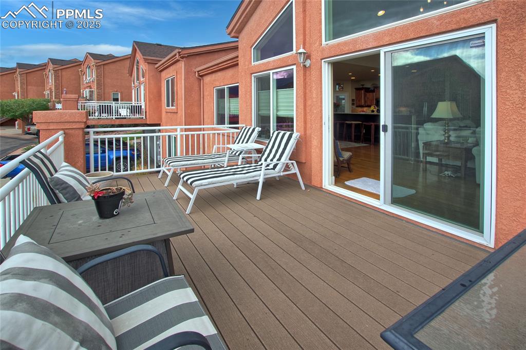 Image 32 of 36: Deck