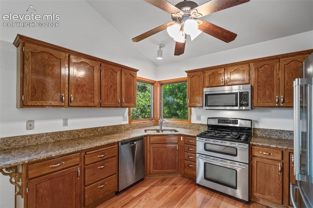 Image 12 of 50: Kitchen