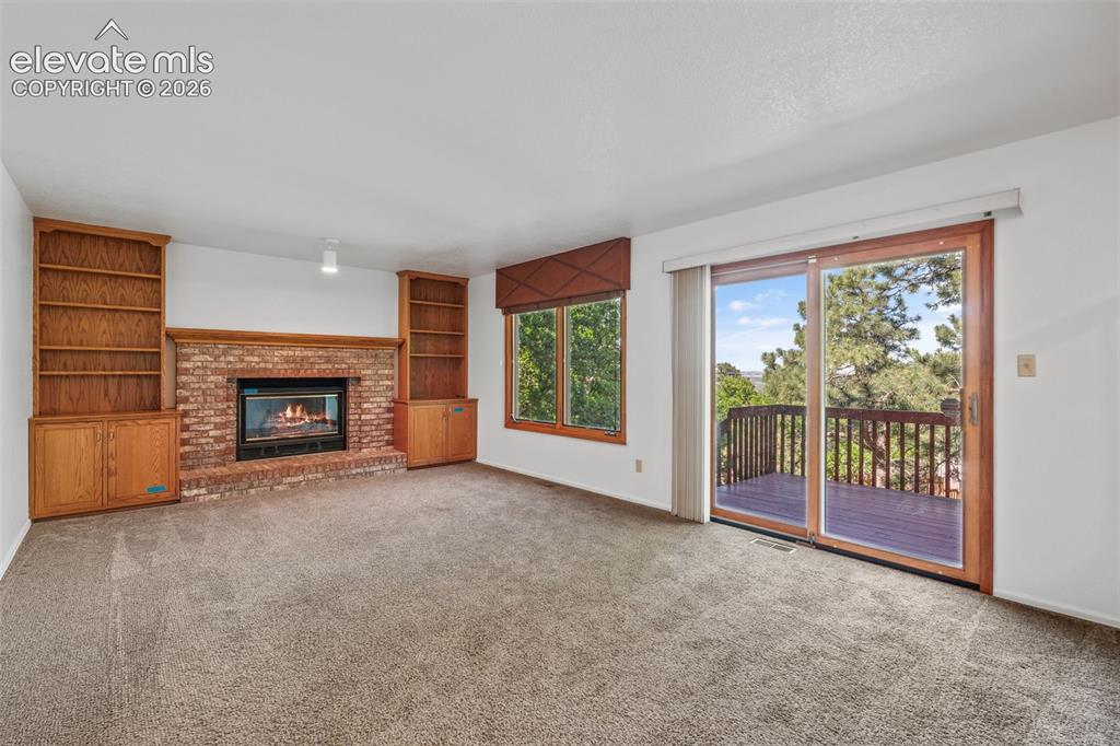 Image 19 of 50: Family Room