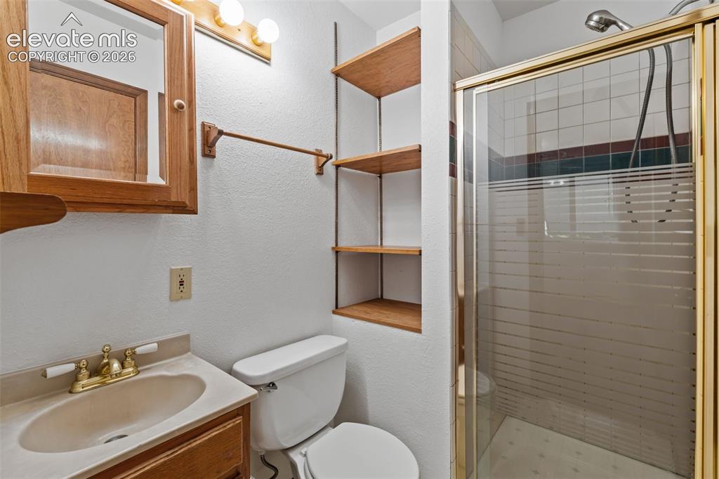 Image 40 of 50: Basement bath4