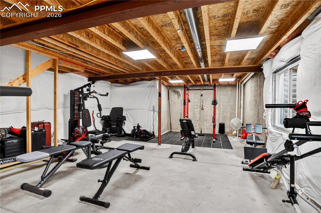 Image 18 of 20: Great potential with this unfinished basement