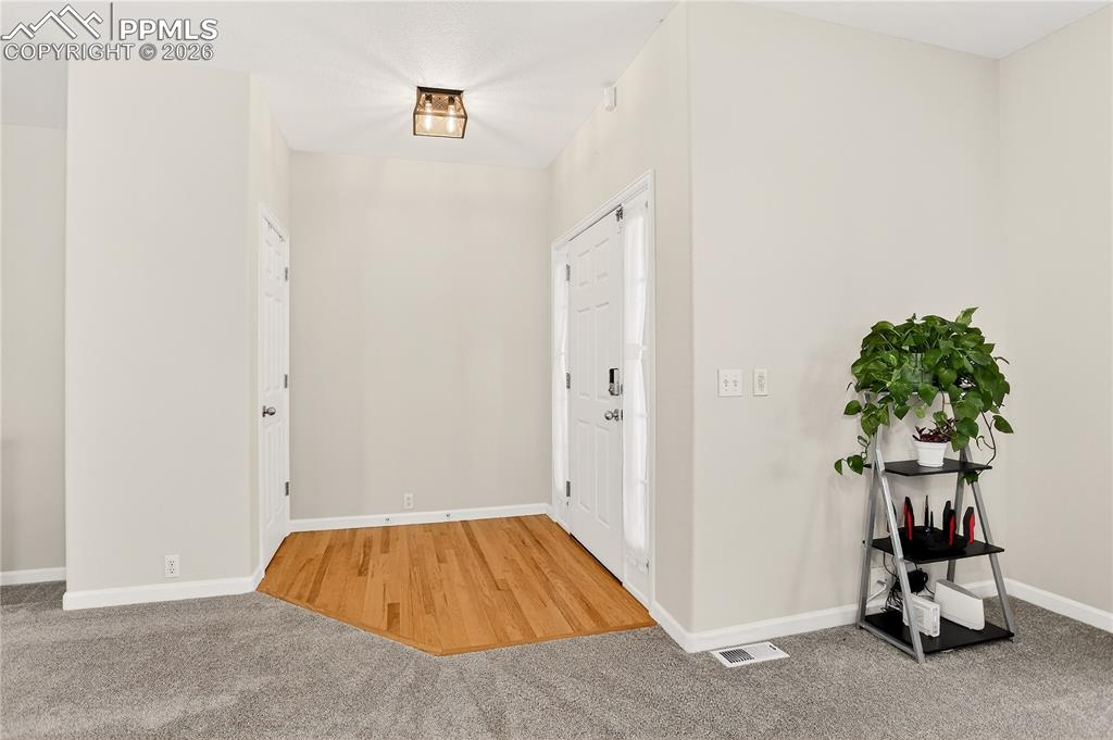 Image 3 of 20: Entry