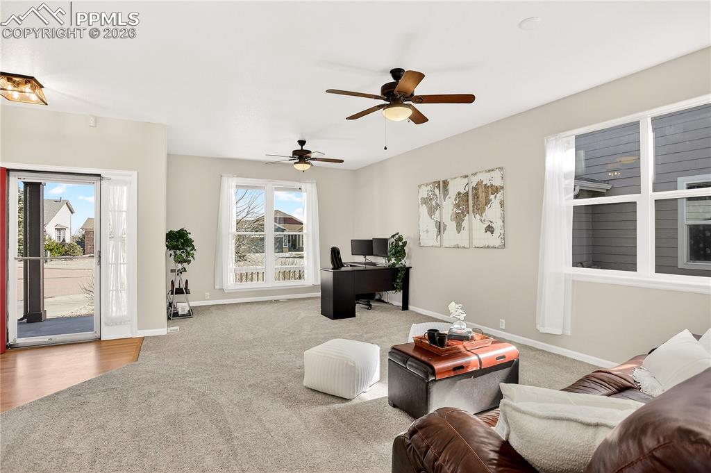 Image 4 of 20: Living room