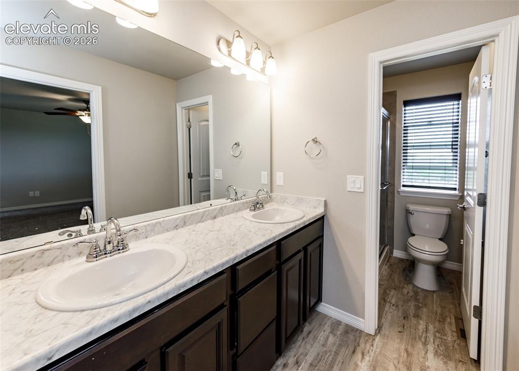 Image 17 of 38: Bathroom