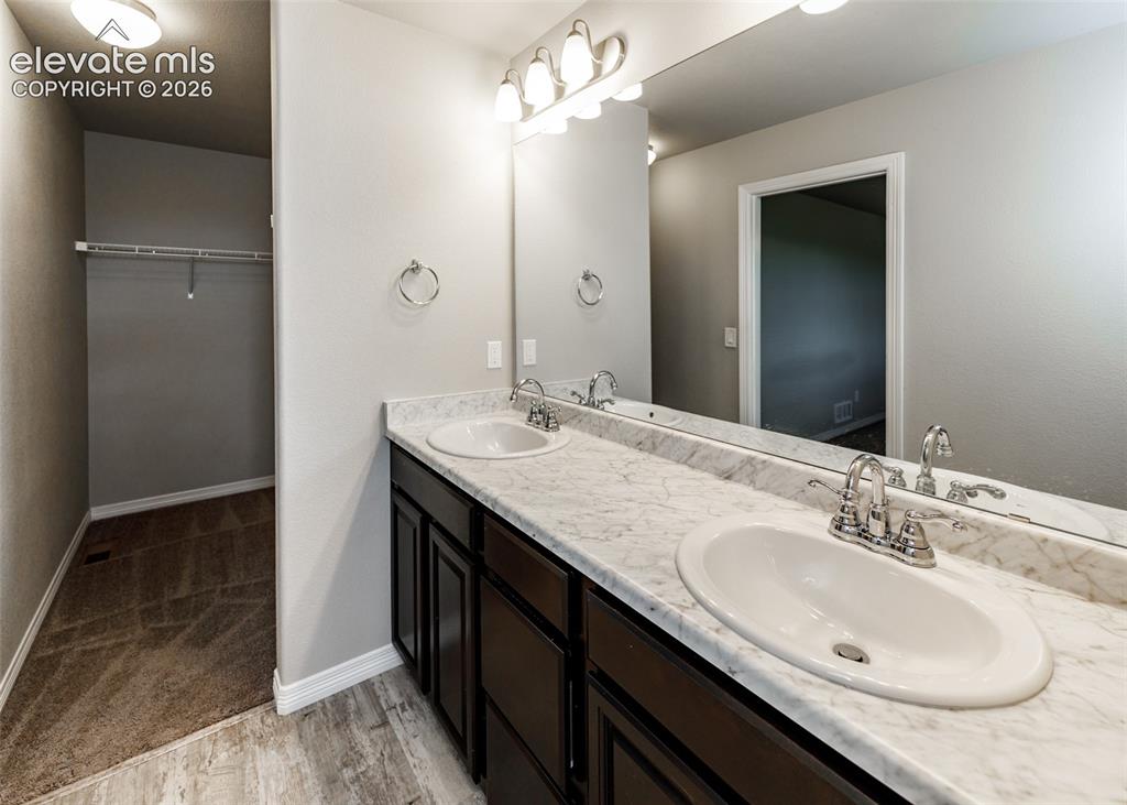 Image 18 of 38: Bathroom