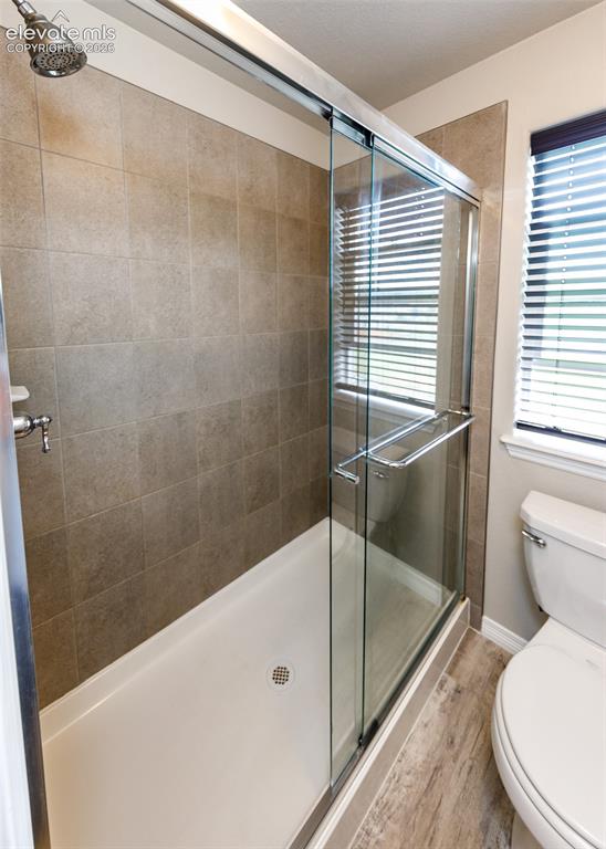 Image 19 of 38: Bathroom