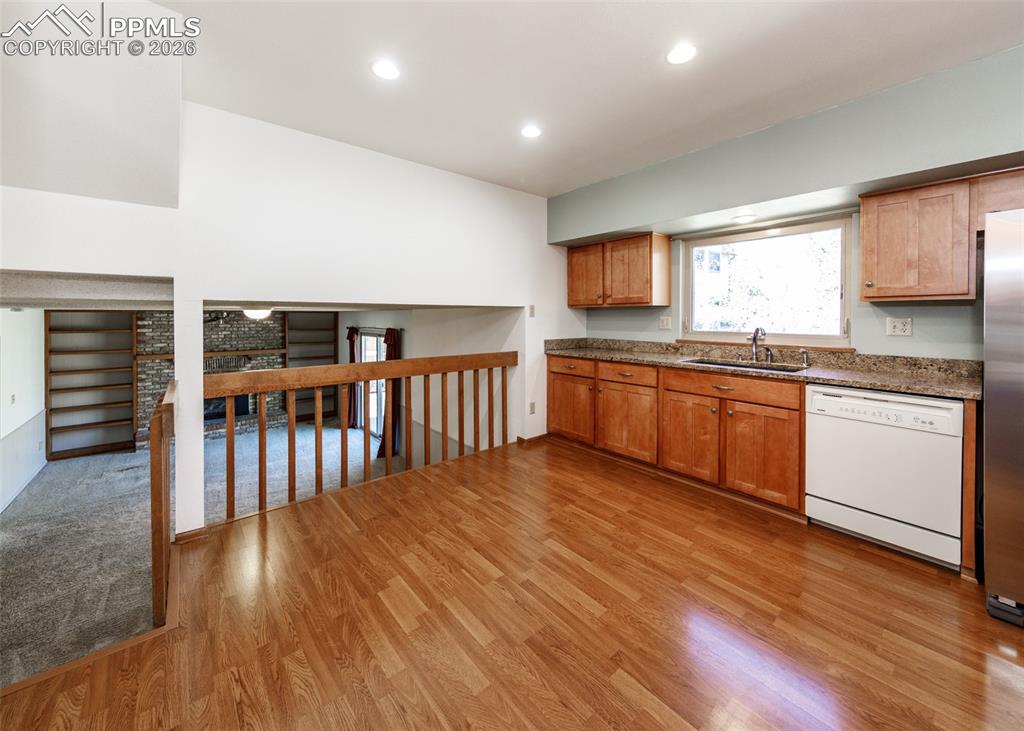 Image 11 of 34: Kitchen