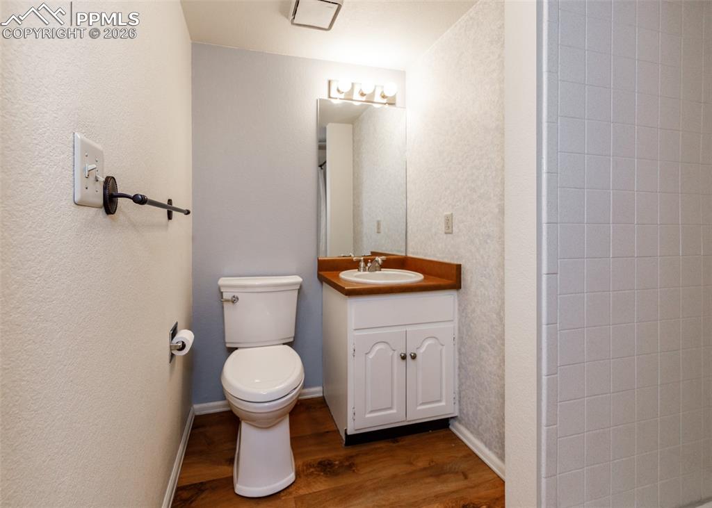 Image 22 of 34: Bathroom