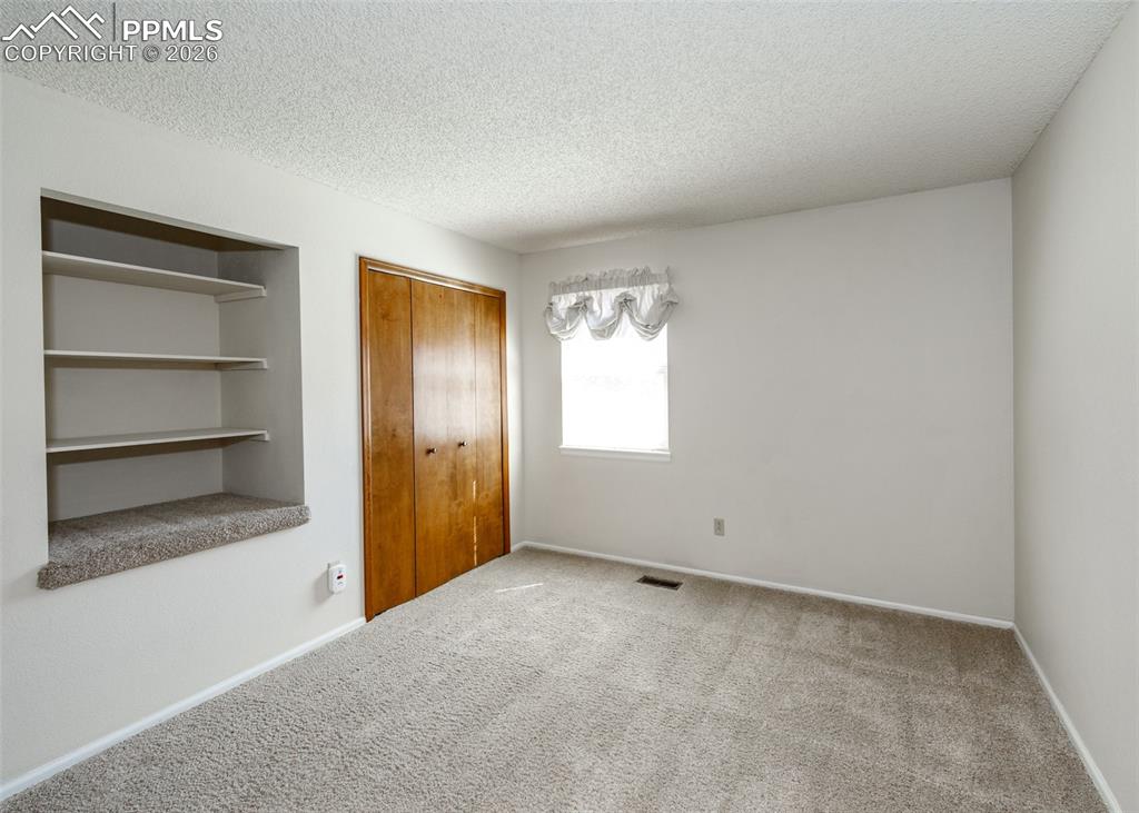 Image 32 of 34: Bedroom