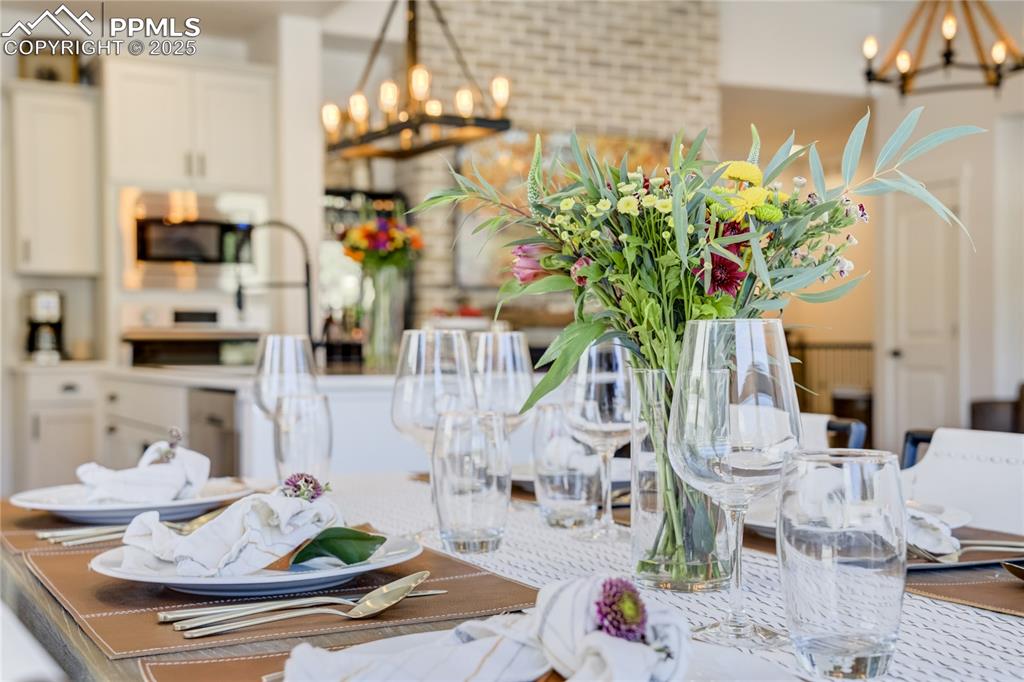 Image 13 of 50: Dining Area