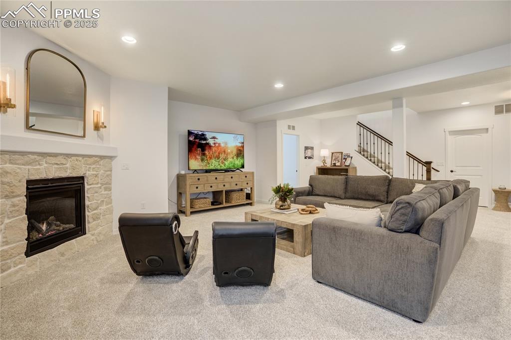 Image 32 of 50: Recreation Room